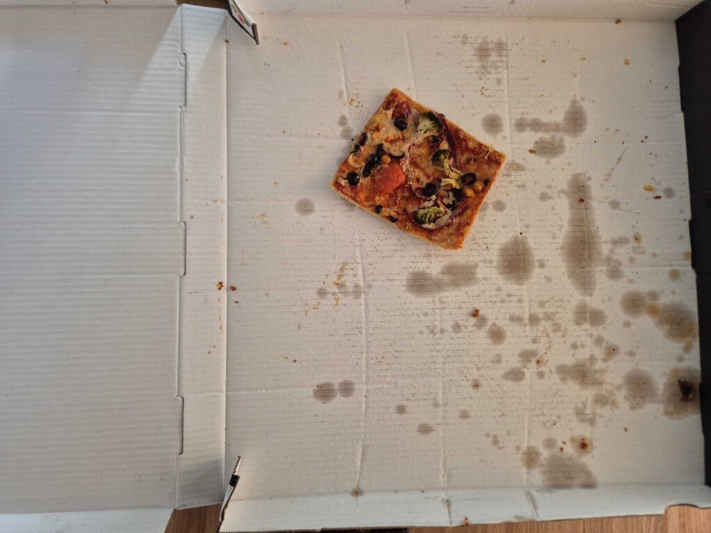 Fast leerer Pizzakarton